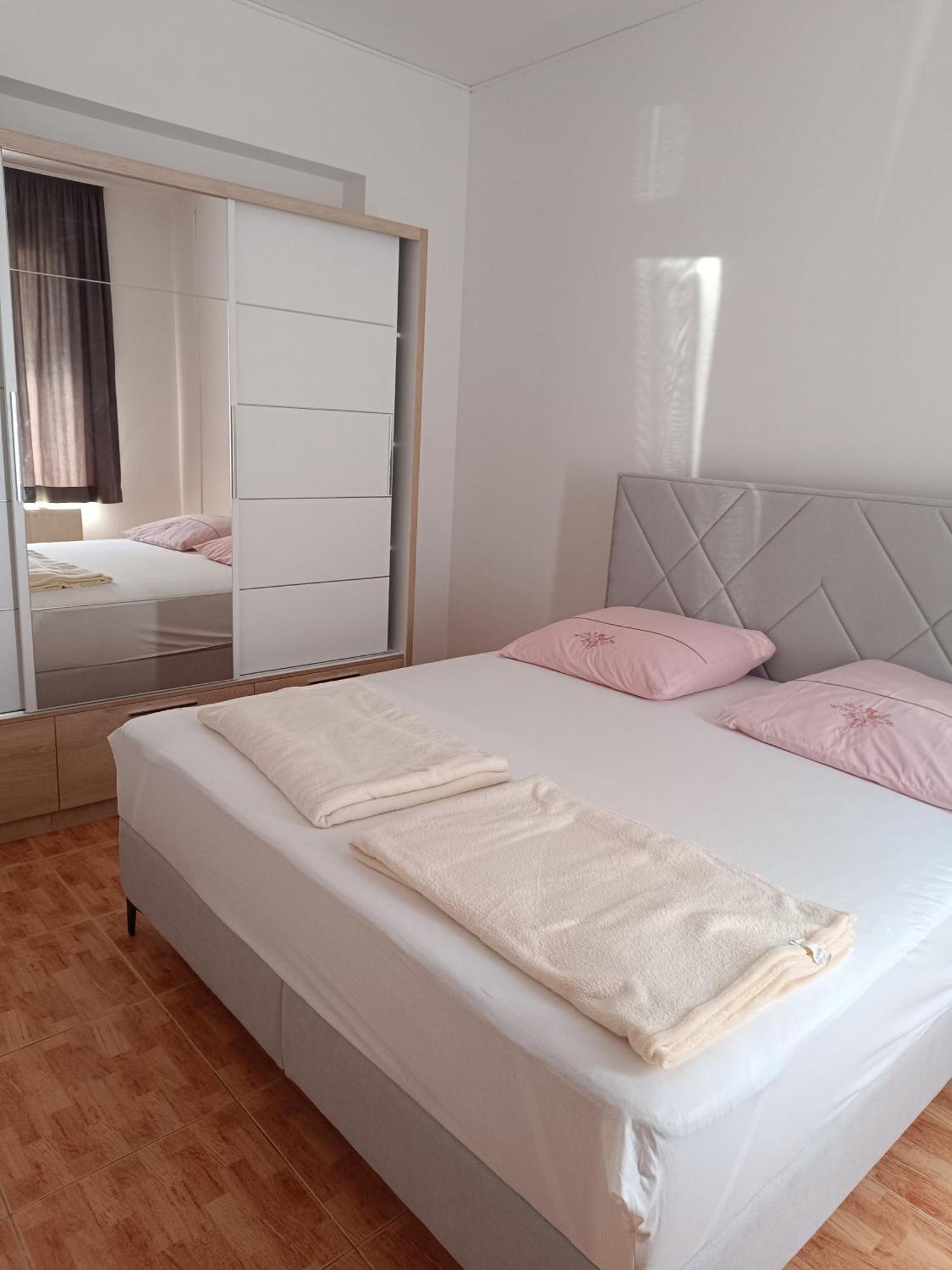 Apartmani "Radi" Baška Voda Esterno foto